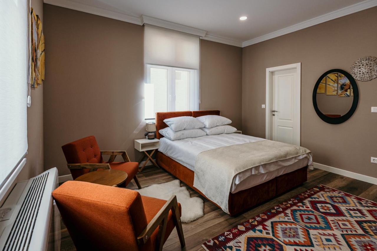 Aparthotel Pansion "Fawlty Towers" SJJ Esterno foto