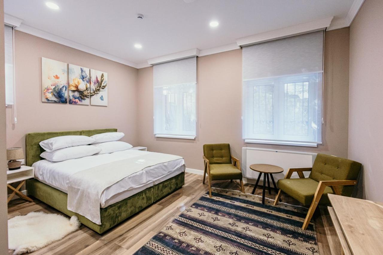 Aparthotel Pansion "Fawlty Towers" SJJ Esterno foto