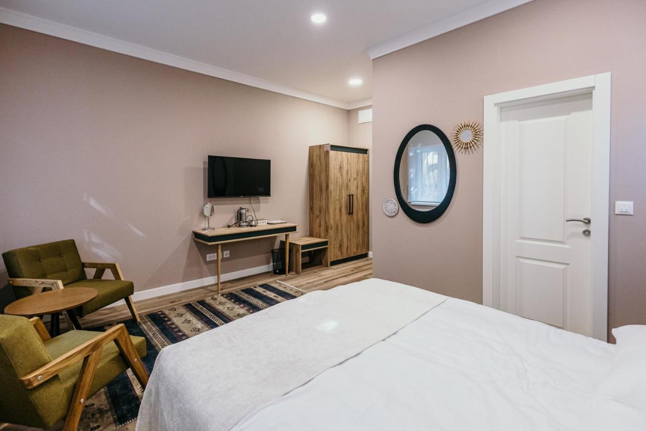 Aparthotel Pansion "Fawlty Towers" SJJ Esterno foto